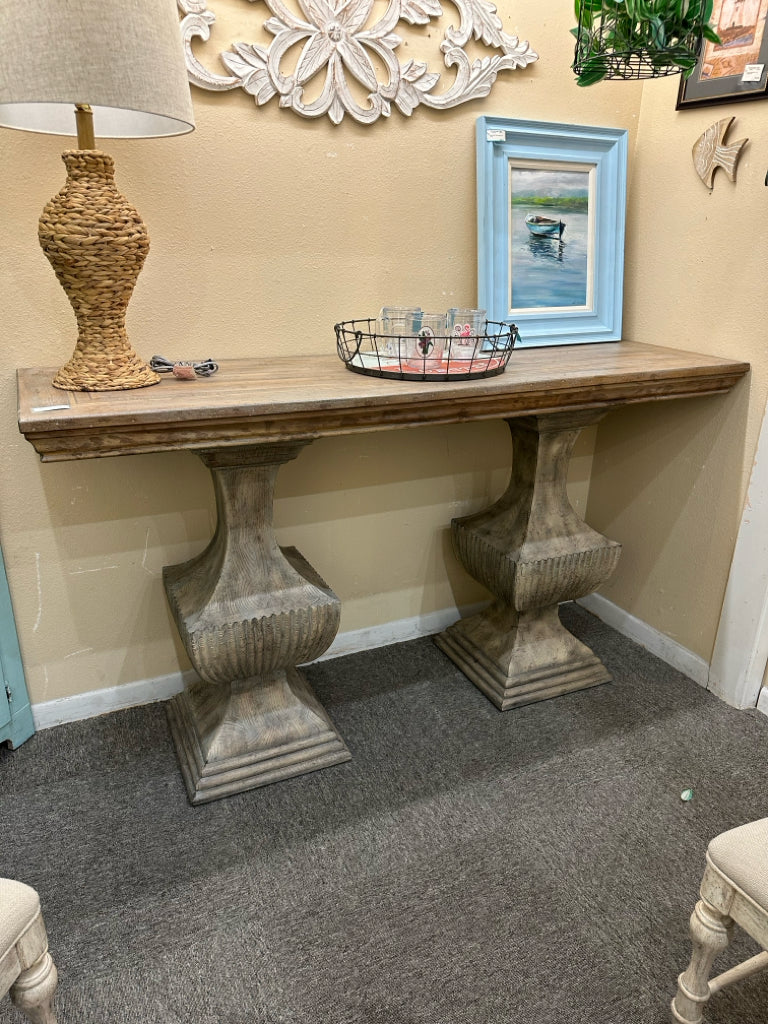 CONSOLE TABLE