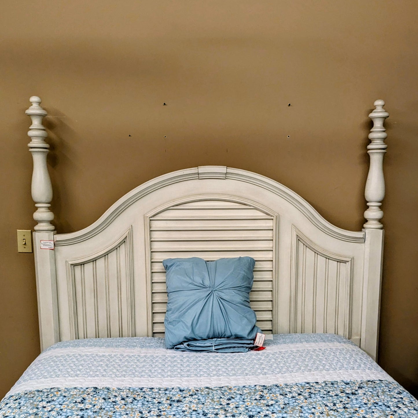 BEDROOM SET