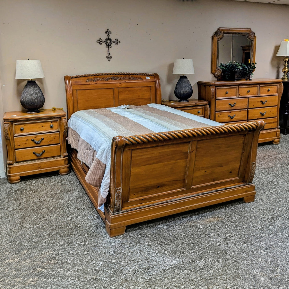BEDROOM SET