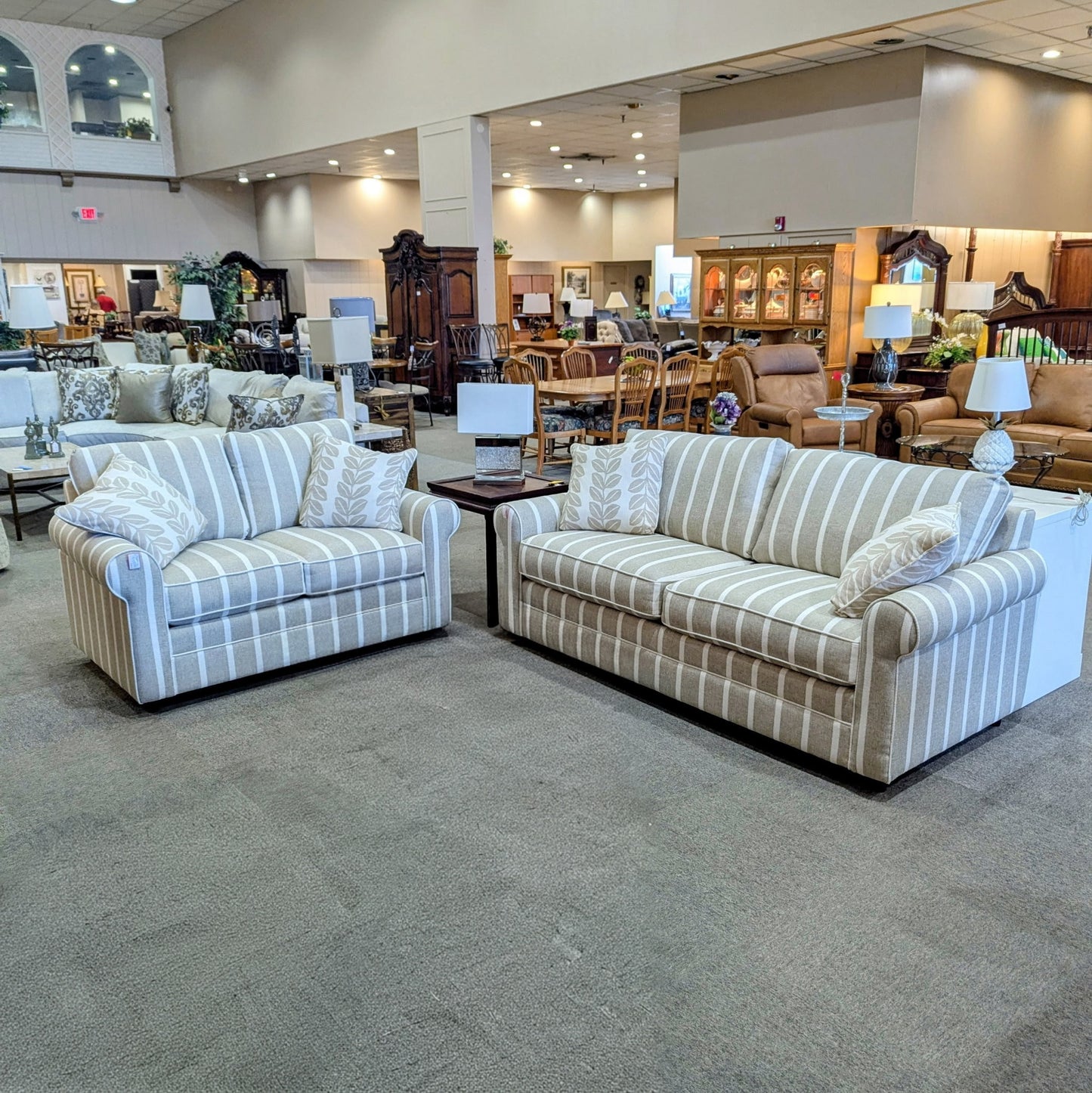SOFA/LOVESEAT SET