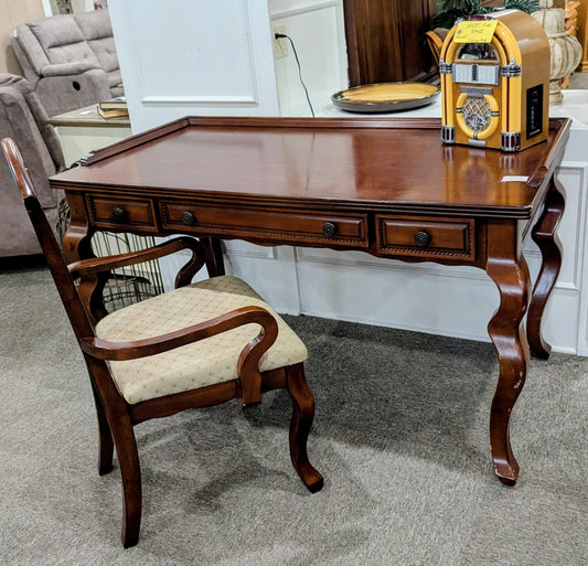 DESK W/CHAIR