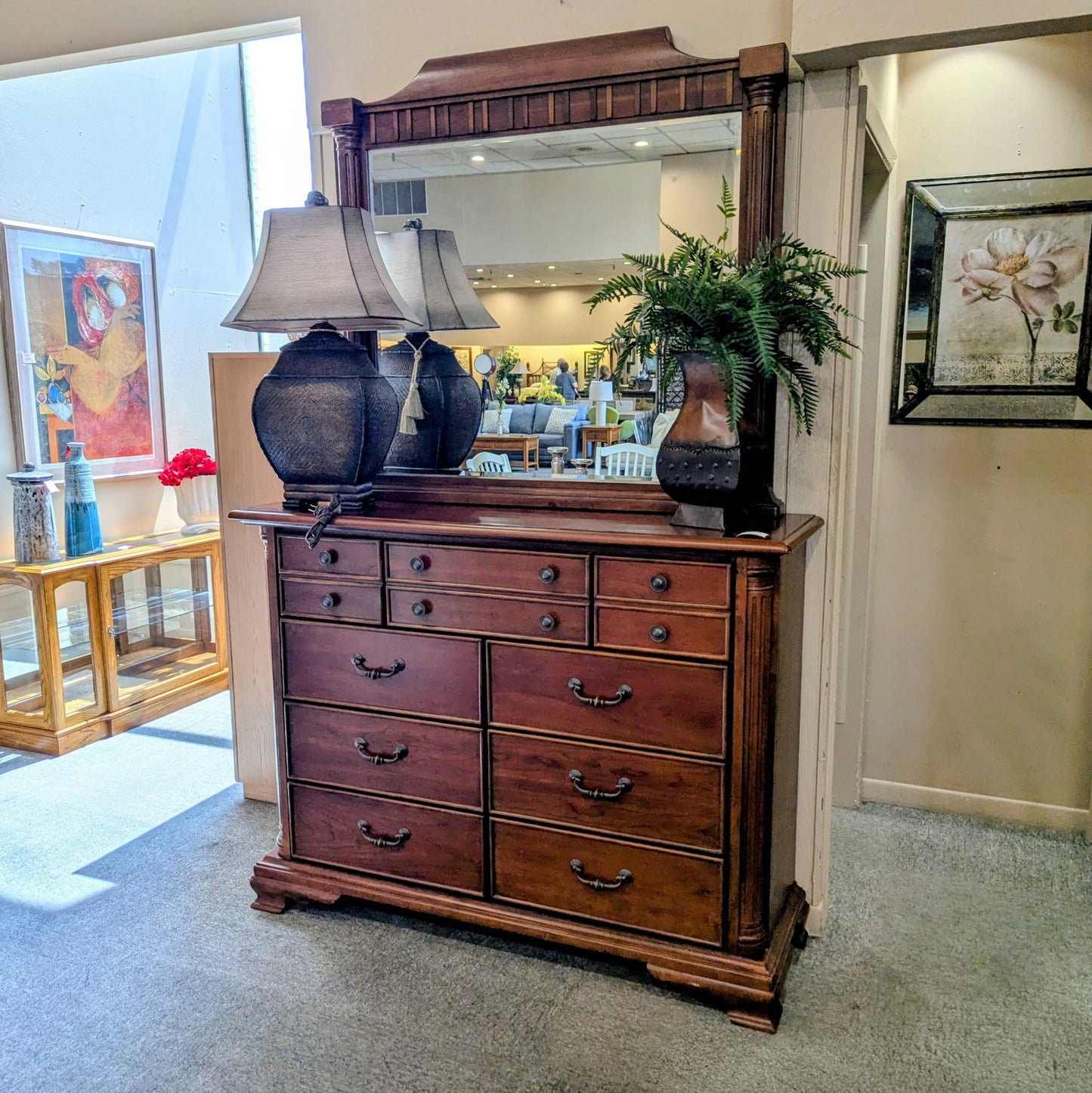 DRESSER