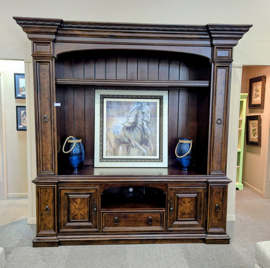 UNIVERSAL ENT. CENTER