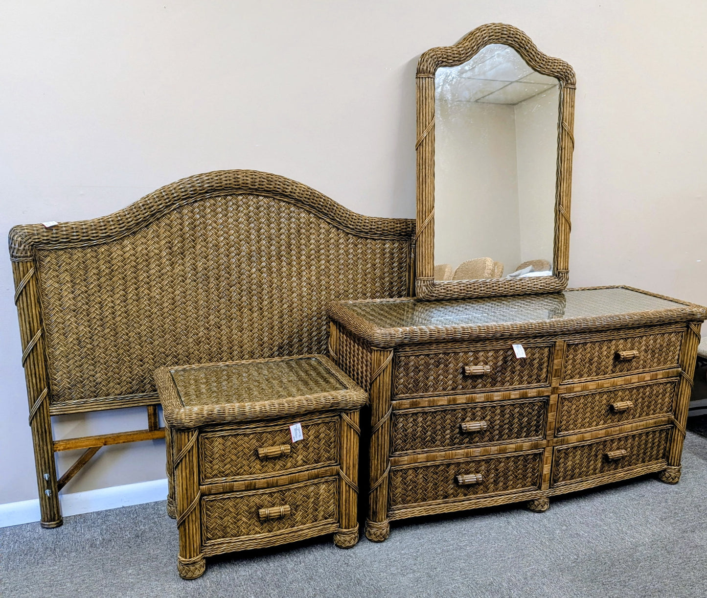 BEDROOM SET