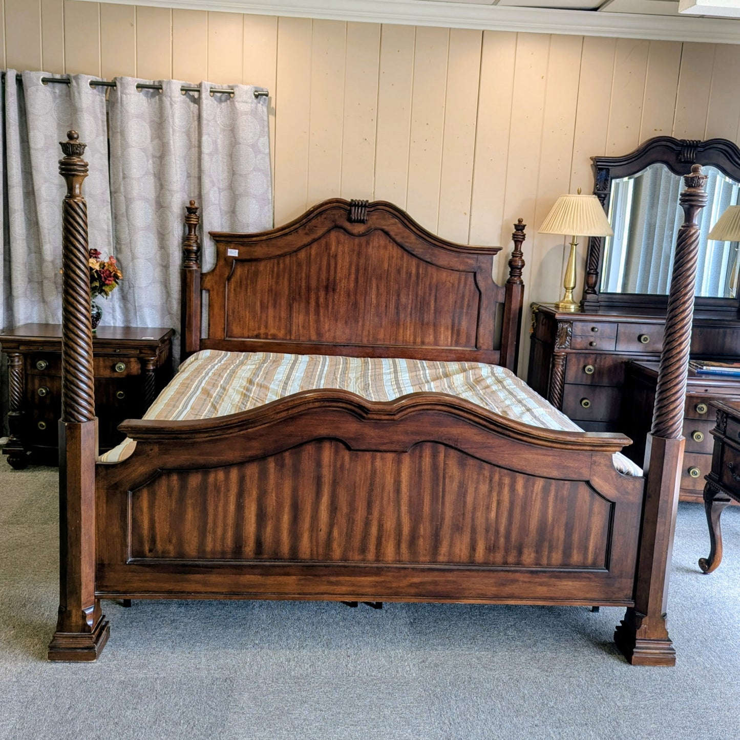 BROYHILL BEDROOM SET
