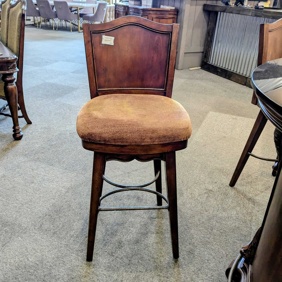 BAR W/STOOLS
