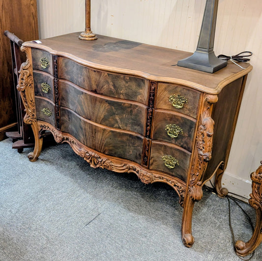 DRESSER