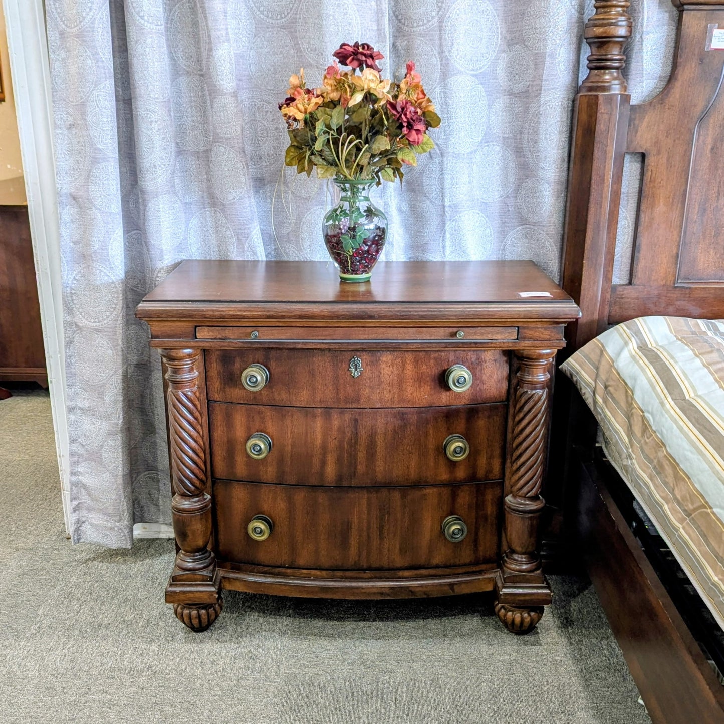BROYHILL BEDROOM SET