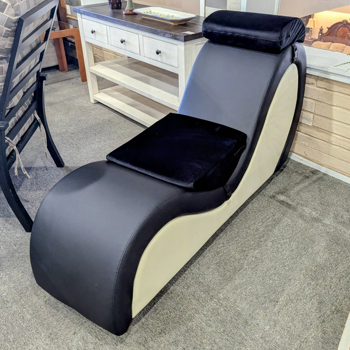 CHAISE