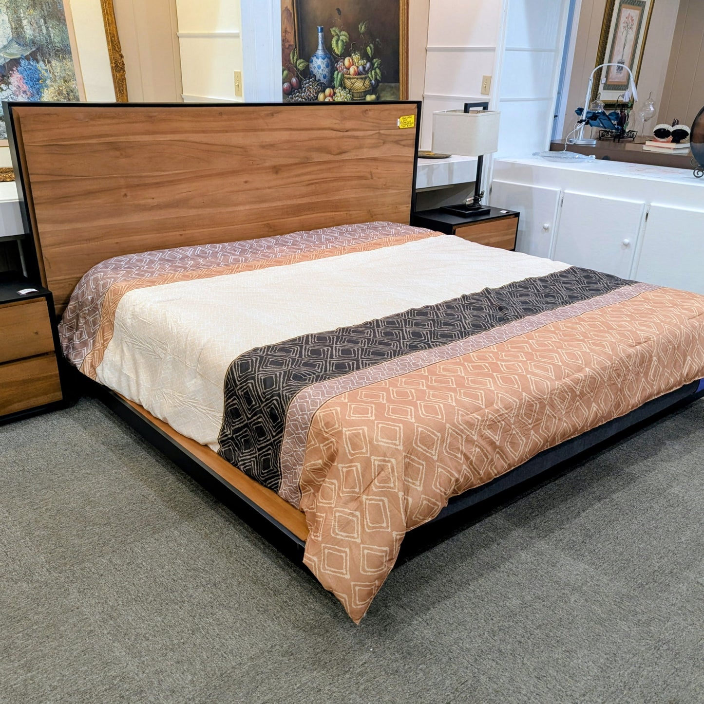 BEDROOM SET