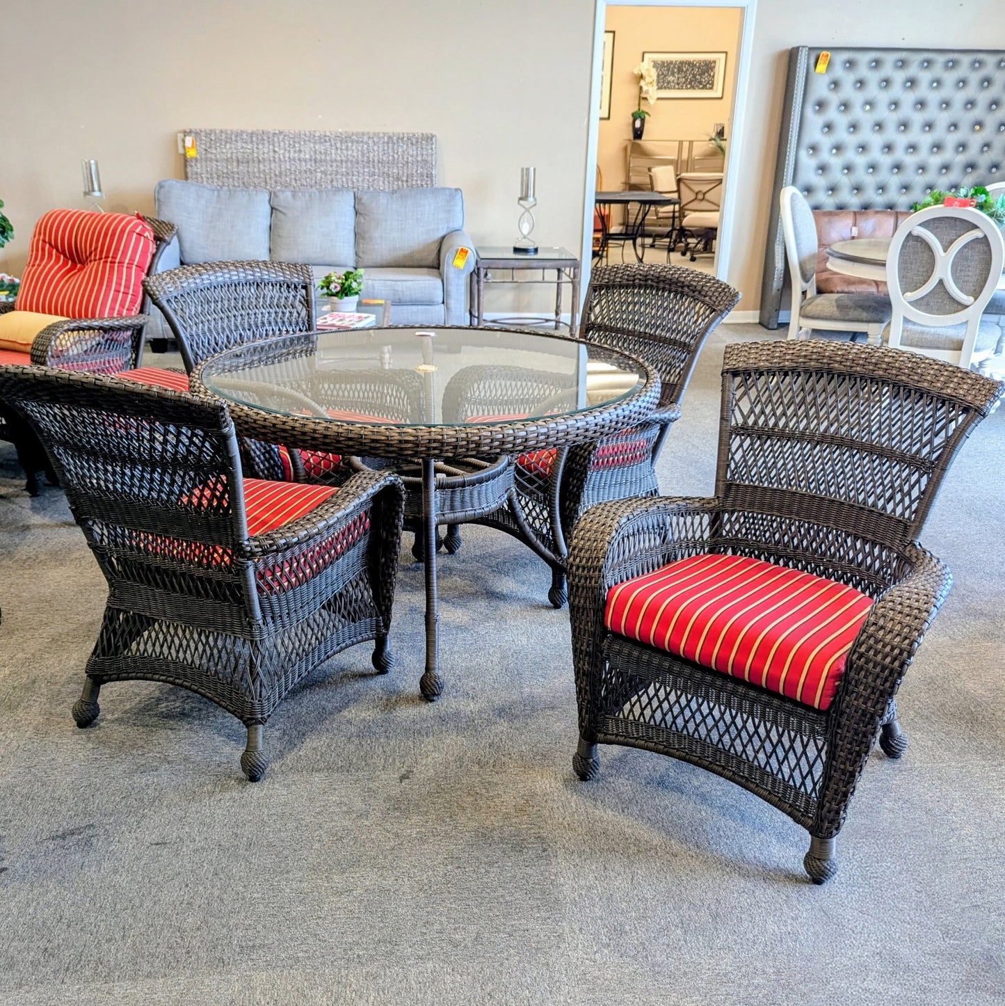 PATIO DINING