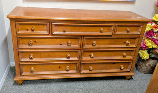 DRESSER