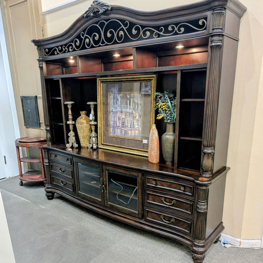 CITY FURNITURE ENT. CENTER