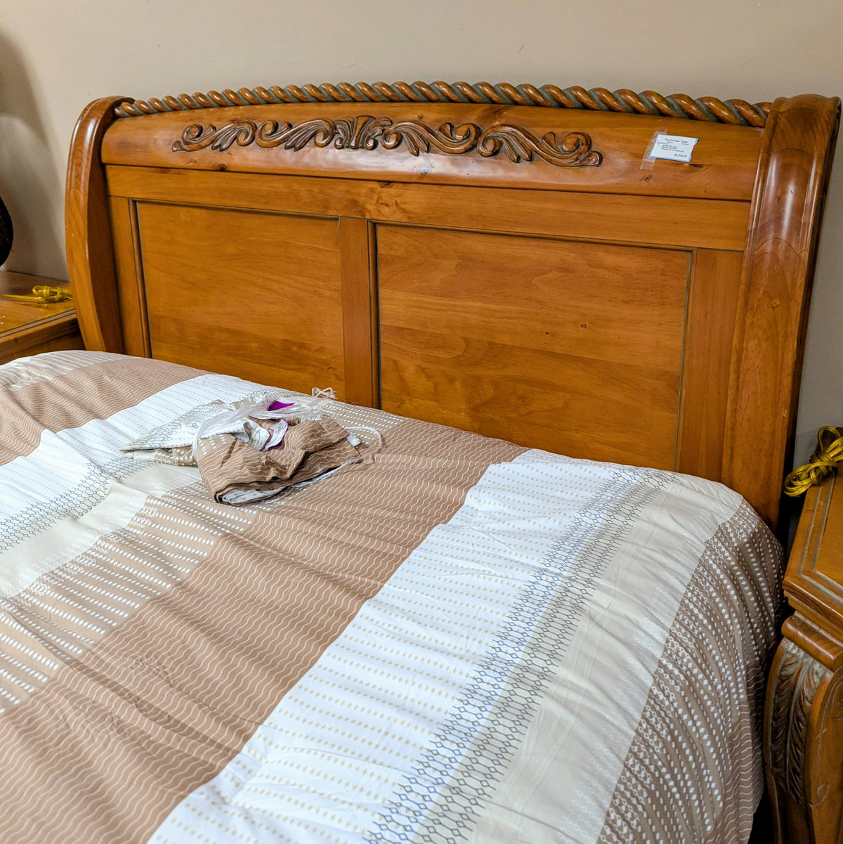 BEDROOM SET