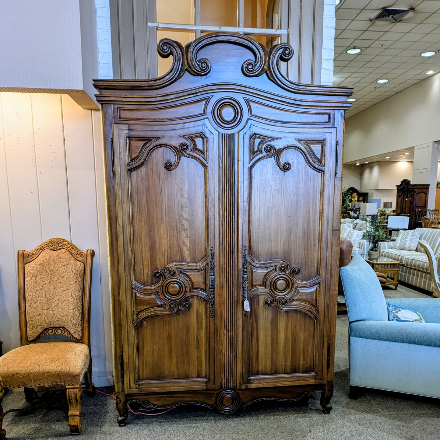 MARIE ALBERT ARMOIRE