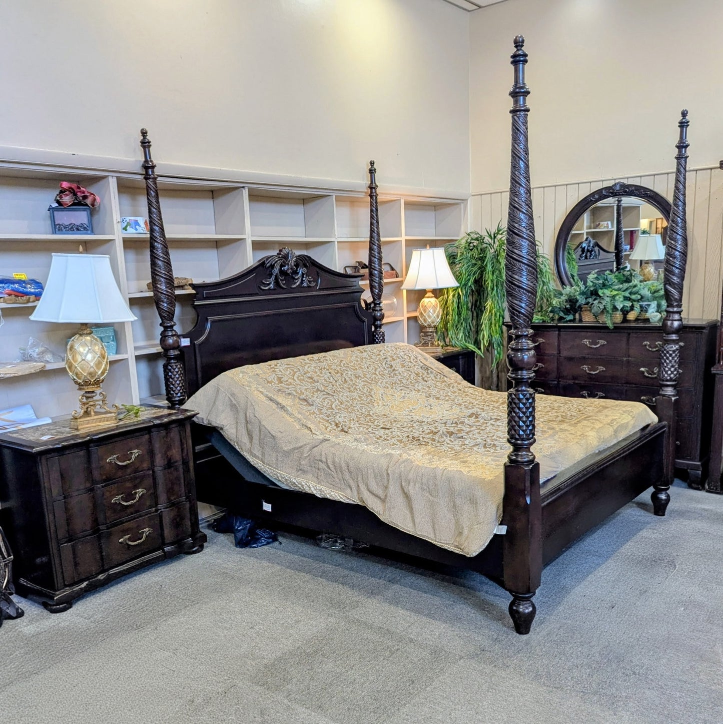BEDROOM SET